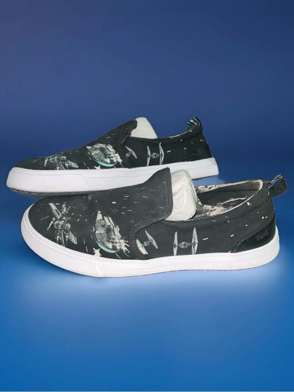 TOMS Women’s 8.5 Star Wars Millennium Falcon On Black Canvas Low Top Shoes